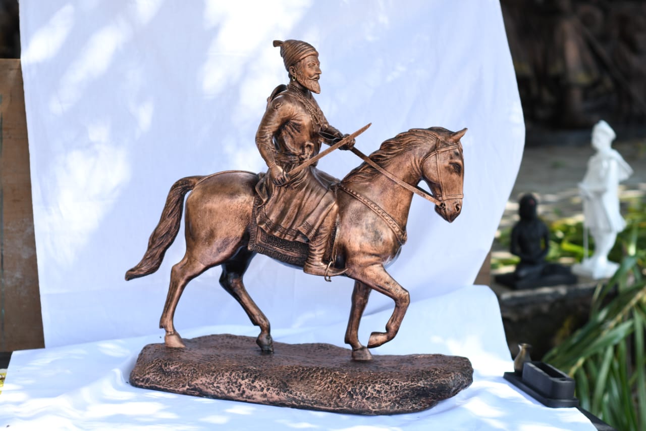 Picture of Shree Chhatrapati Shivaji Maharaj SItting on Horse with Sword | Brown Statue